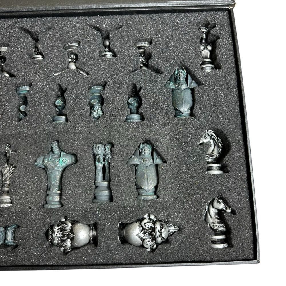 USAOPOLY The Legend Of Zelda Chess Set GameStop Exclusive Silver Edition - Picture 6 of 10